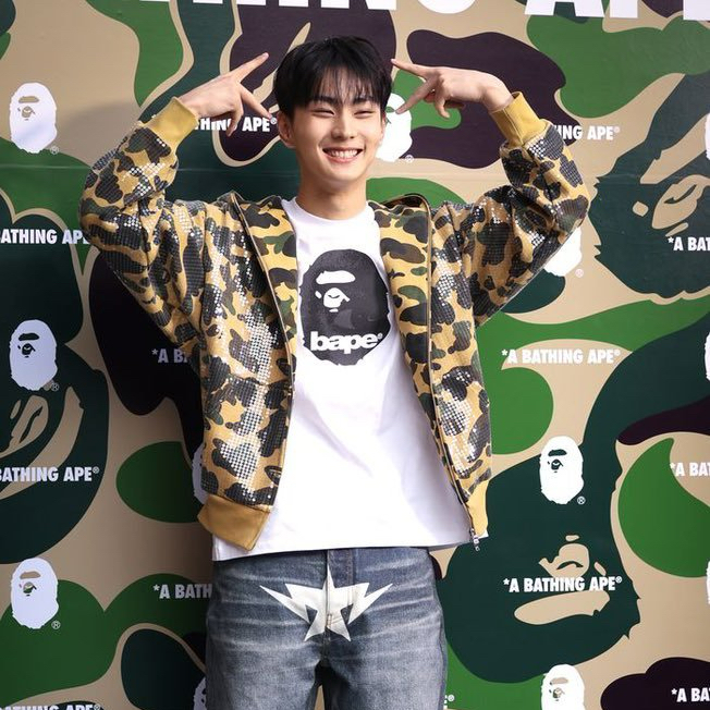 Latest photo of Jungwon (ENHYPEN)