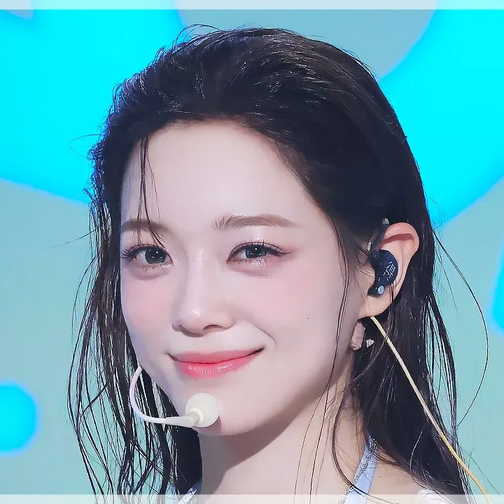 Behind-the-scenes cut of Sejeong (I.O.I)