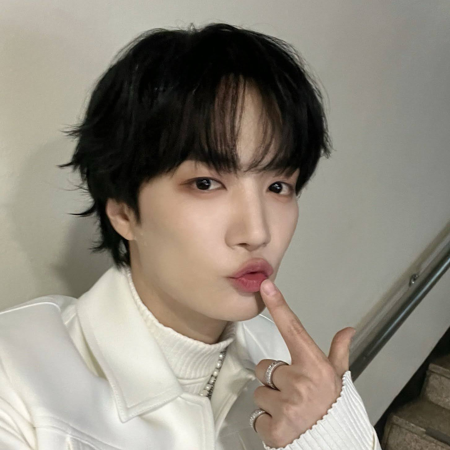 Behind-the-scenes cut of Kim Jonghyeon