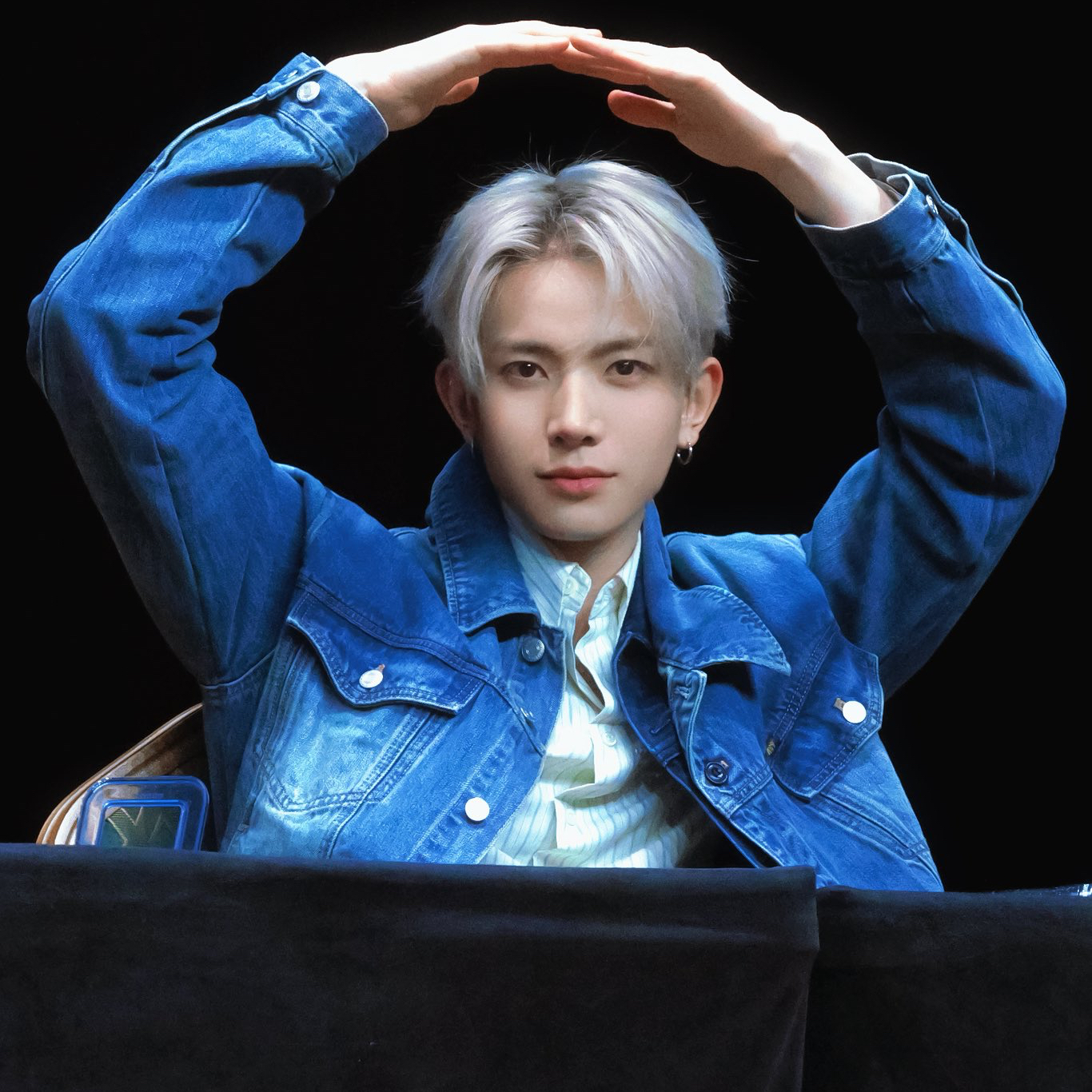 Behind-the-scenes cut of Heeseung