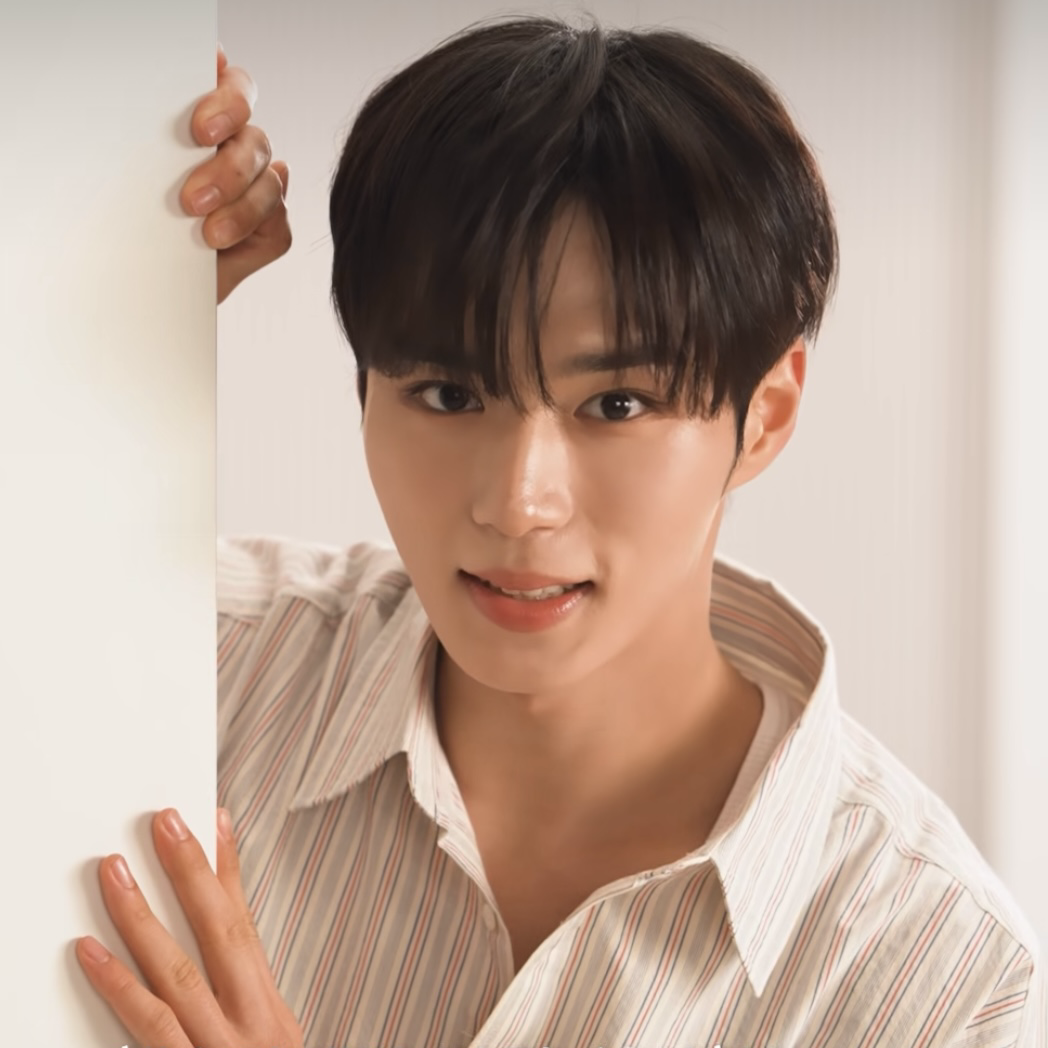 Behind-the-scenes cut of Kim Junseo (ALPHA DRIVE ONE)