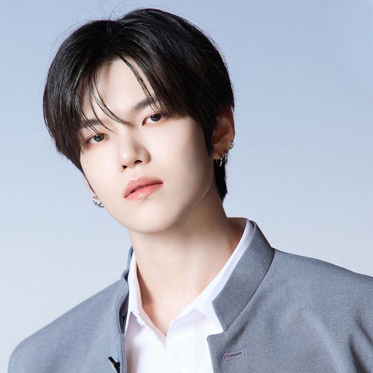 Latest photo of Gyehyeon (VERIVERY)