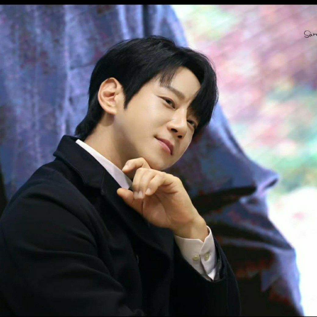 Latest photo of Hwang Chiyeol