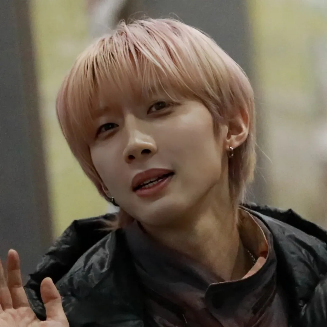 Recent activity shot of Hui (PENTAGON)