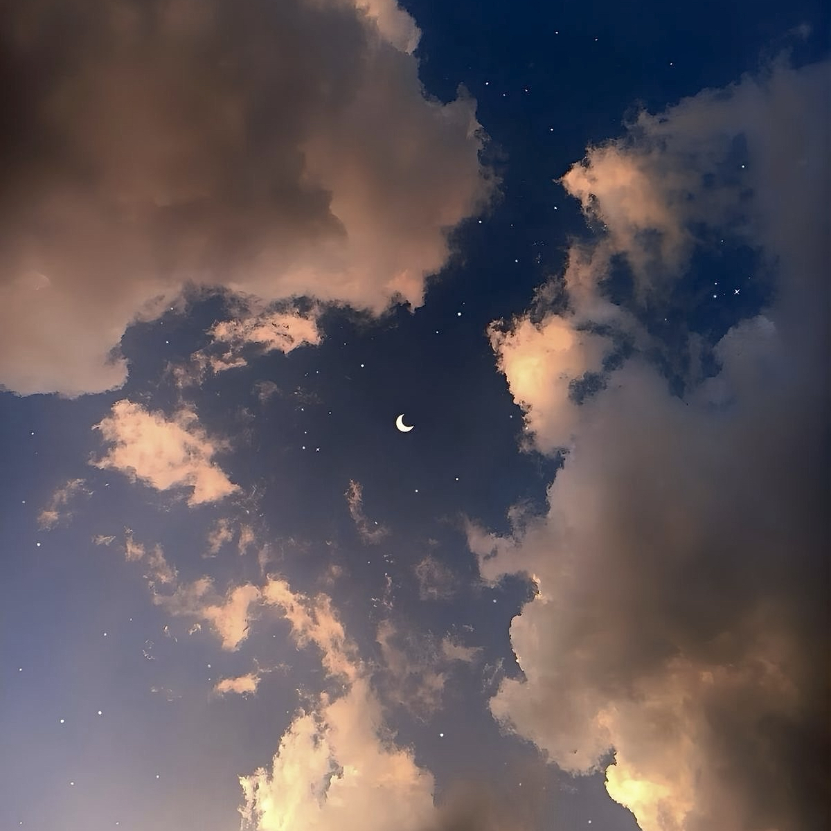 Latest photo of ILLIT