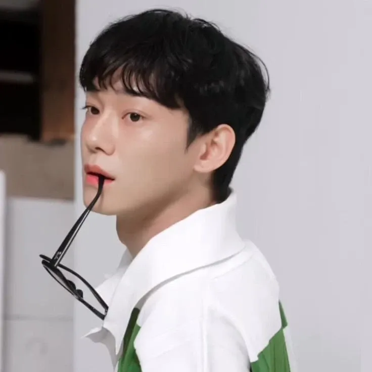 Latest photo of Chen (EXO)