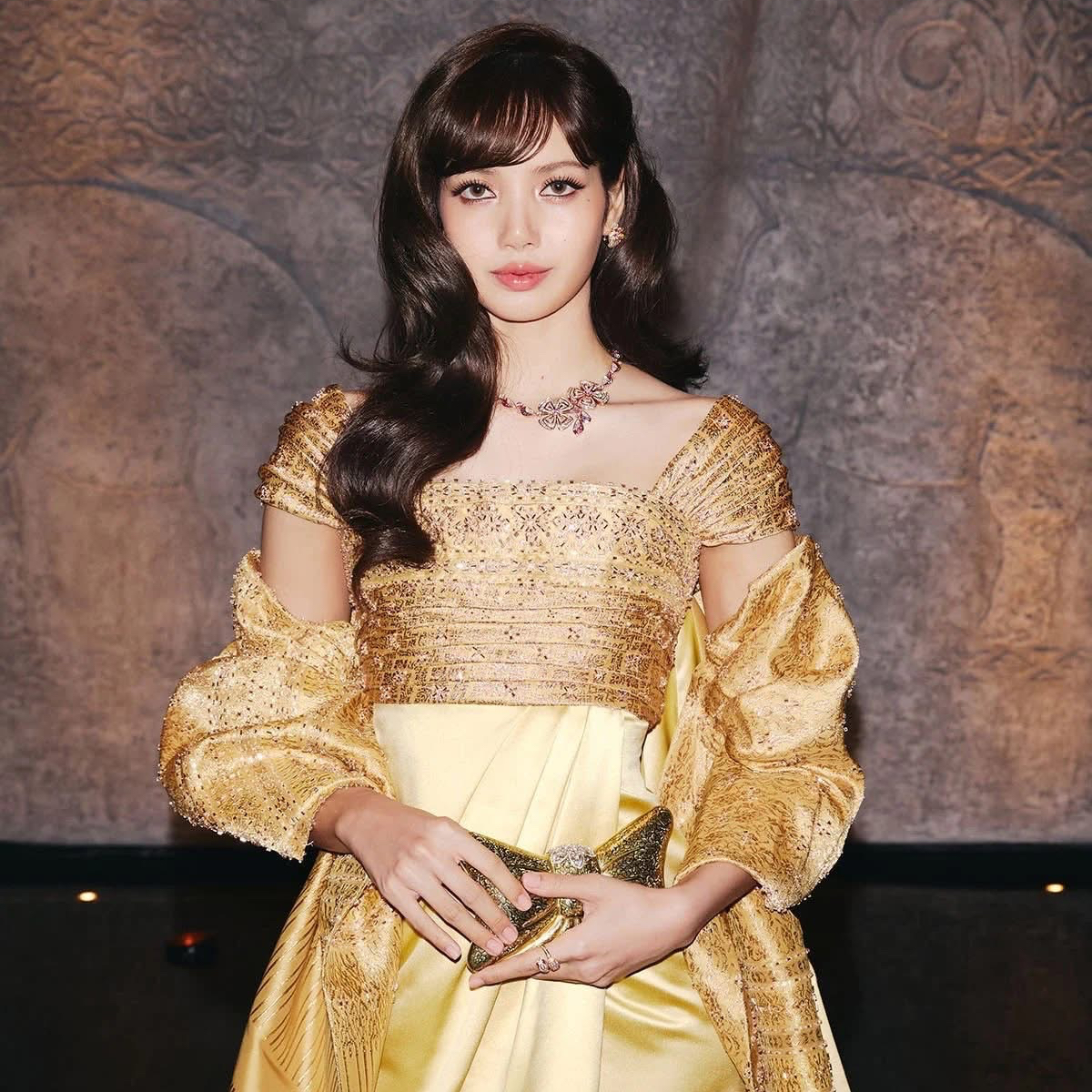 Momen yang diabadikan oleh penggemar Lisa (BLACKPINK)