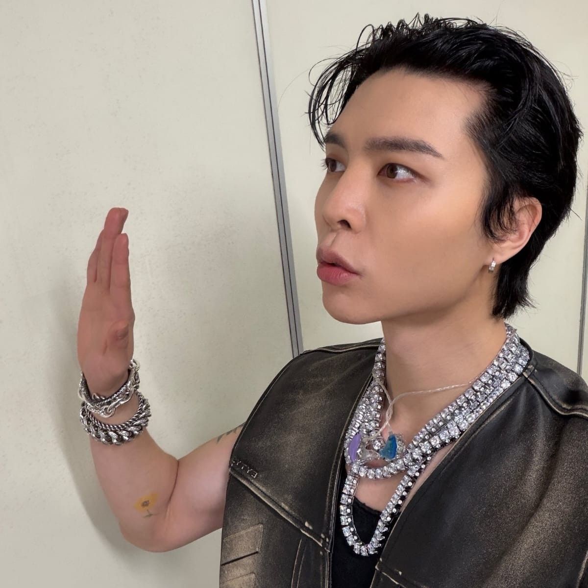 Behind-the-scenes cut of Johnny (NCT 127)