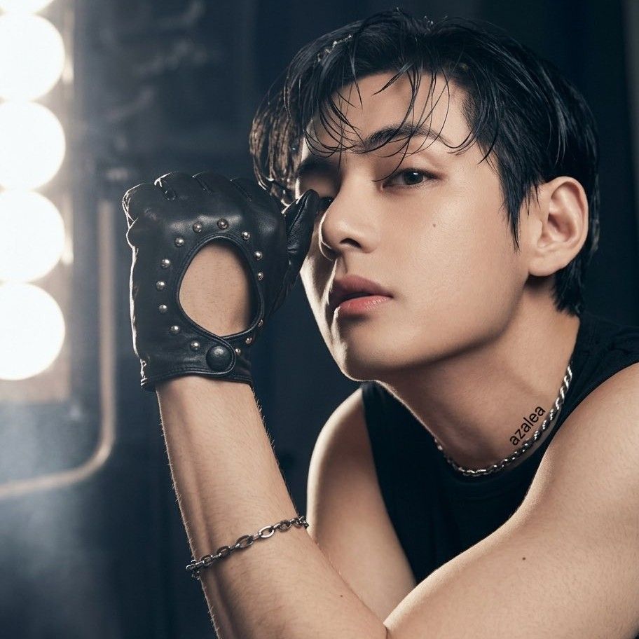 Latest photo of V (BTS)