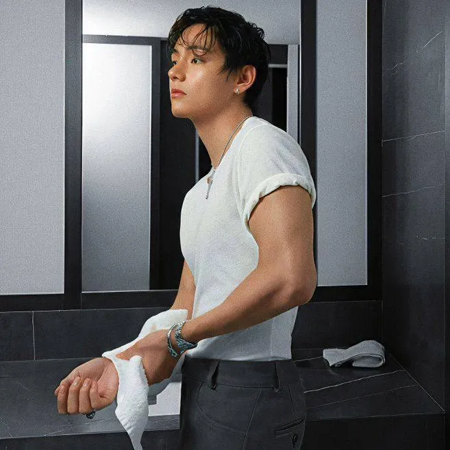 Momen yang diabadikan oleh penggemar V (BTS)