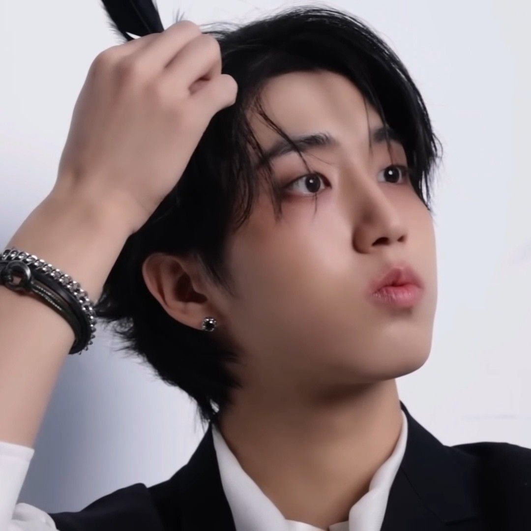 Behind-the-scenes cut of HAN (Stray Kids)