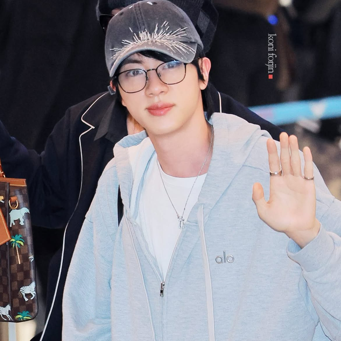 Momen yang diabadikan oleh penggemar Jin (BTS)