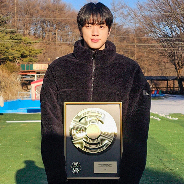 Foto aktivitas terbaru Jin (BTS)