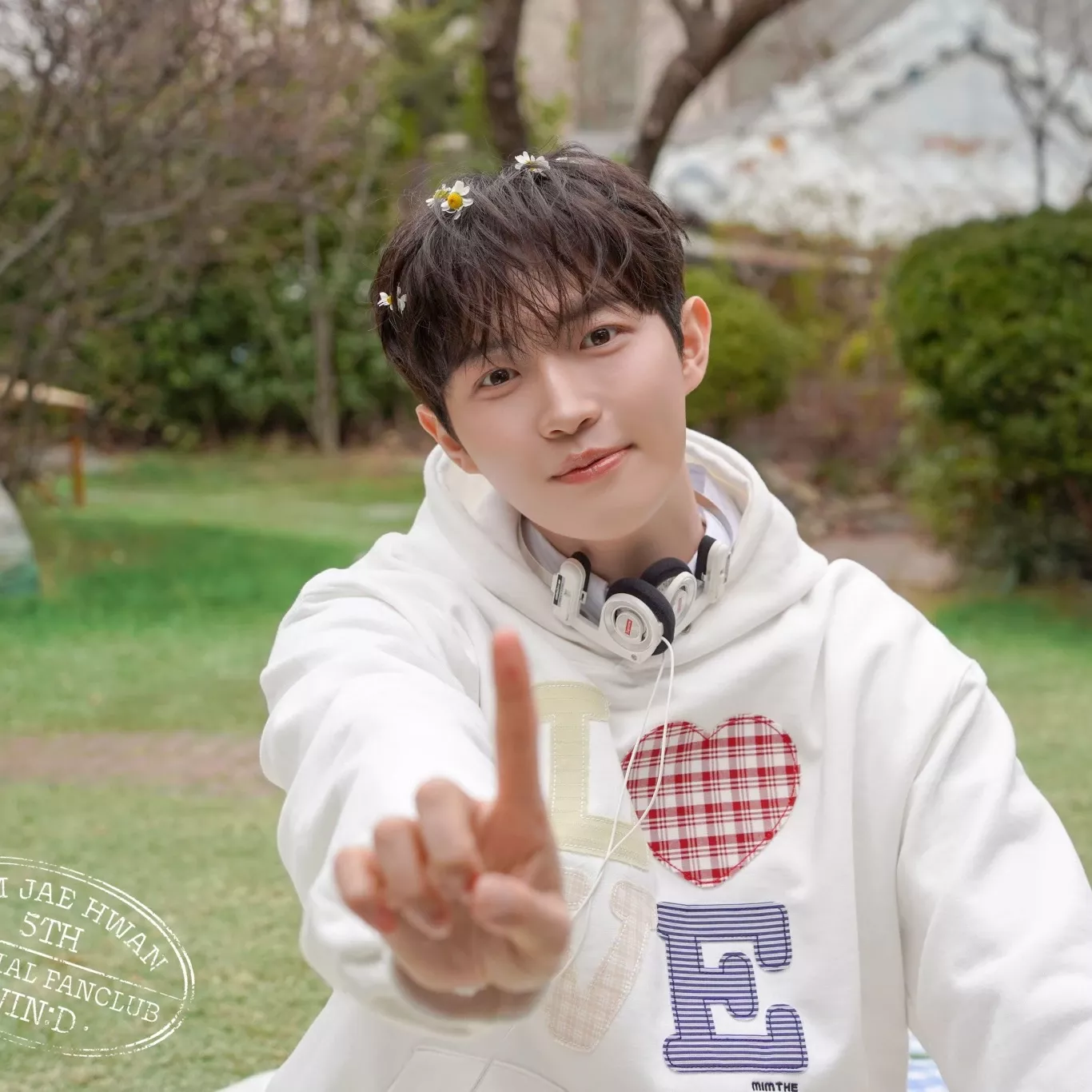 Behind-the-scenes cut of Kim Jaehwan