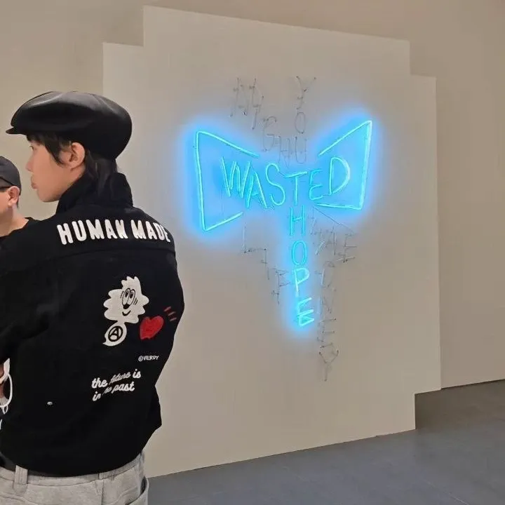 Behind-the-scenes cut of BTS