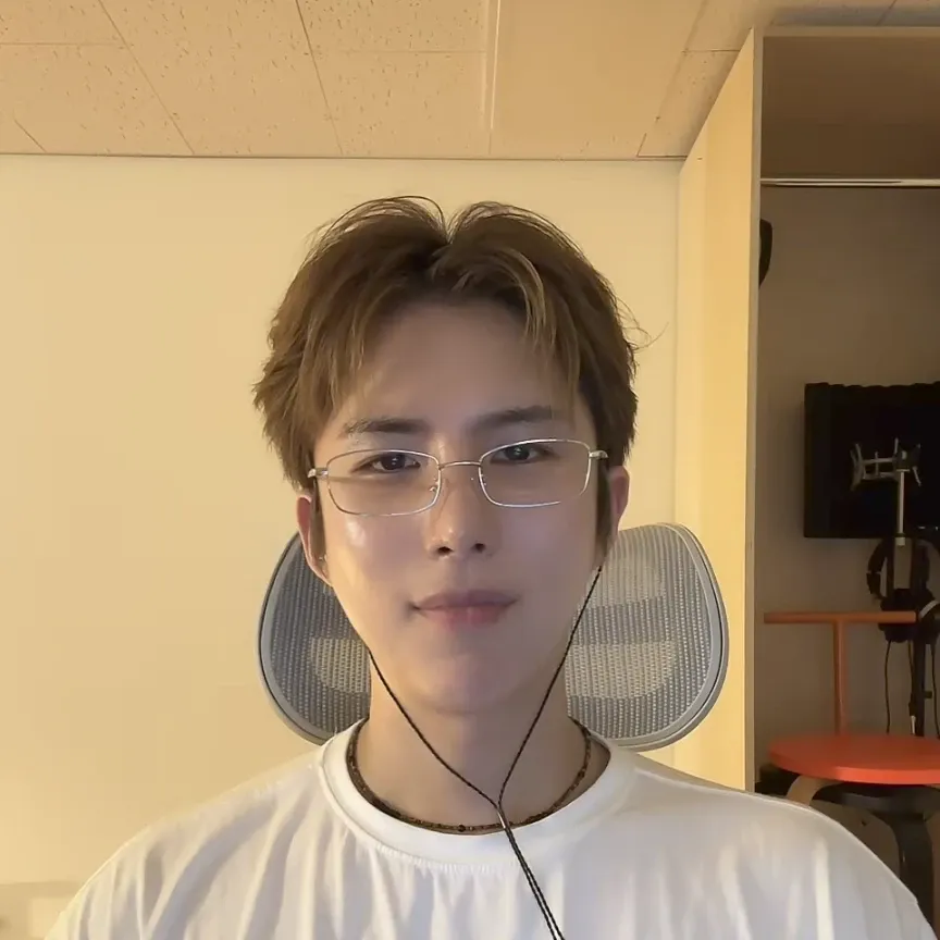 Behind-the-scenes cut of Wow (A.C.E)