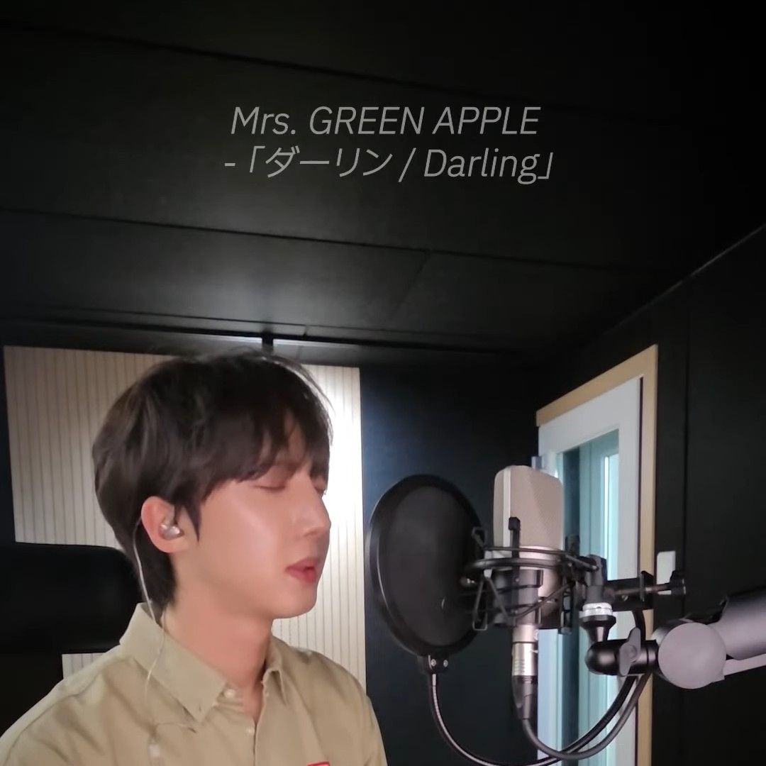 A moment captured by Hui (PENTAGON)'s fan