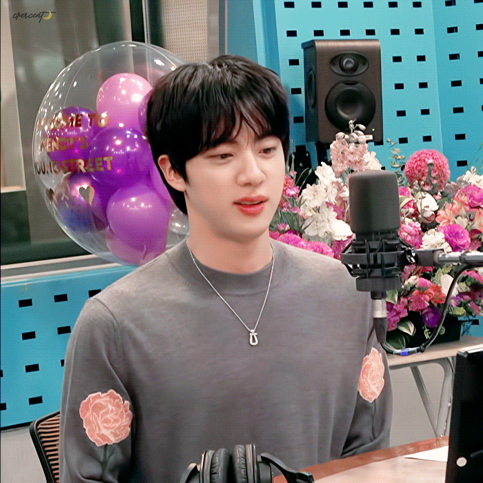 Foto aktivitas terbaru Jin (BTS)