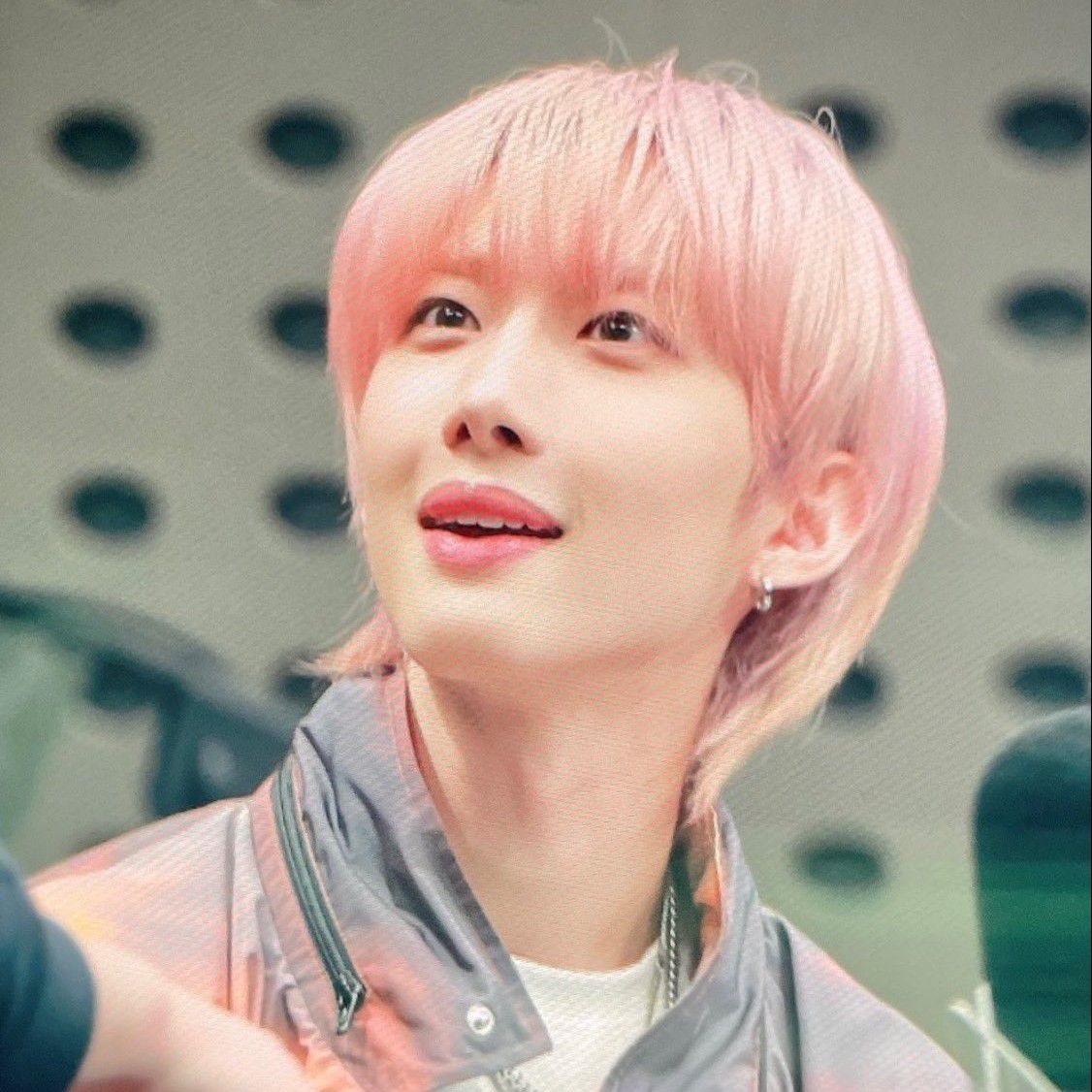 A moment captured by Hui (PENTAGON)'s fan