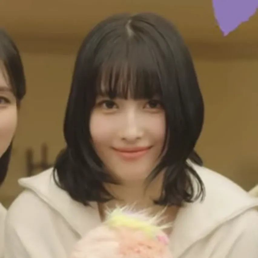 Recent activity shot of Momo (TWICE)