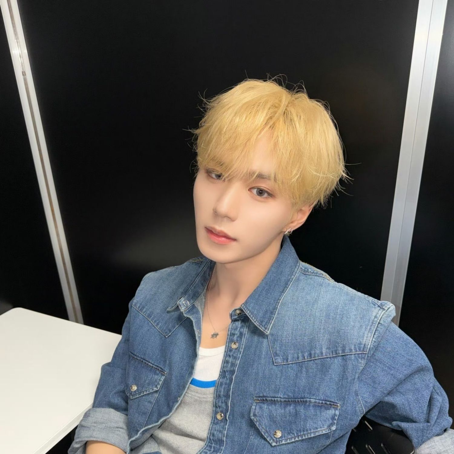 Behind-the-scenes cut of Kim Junseo (ALPHA DRIVE ONE)