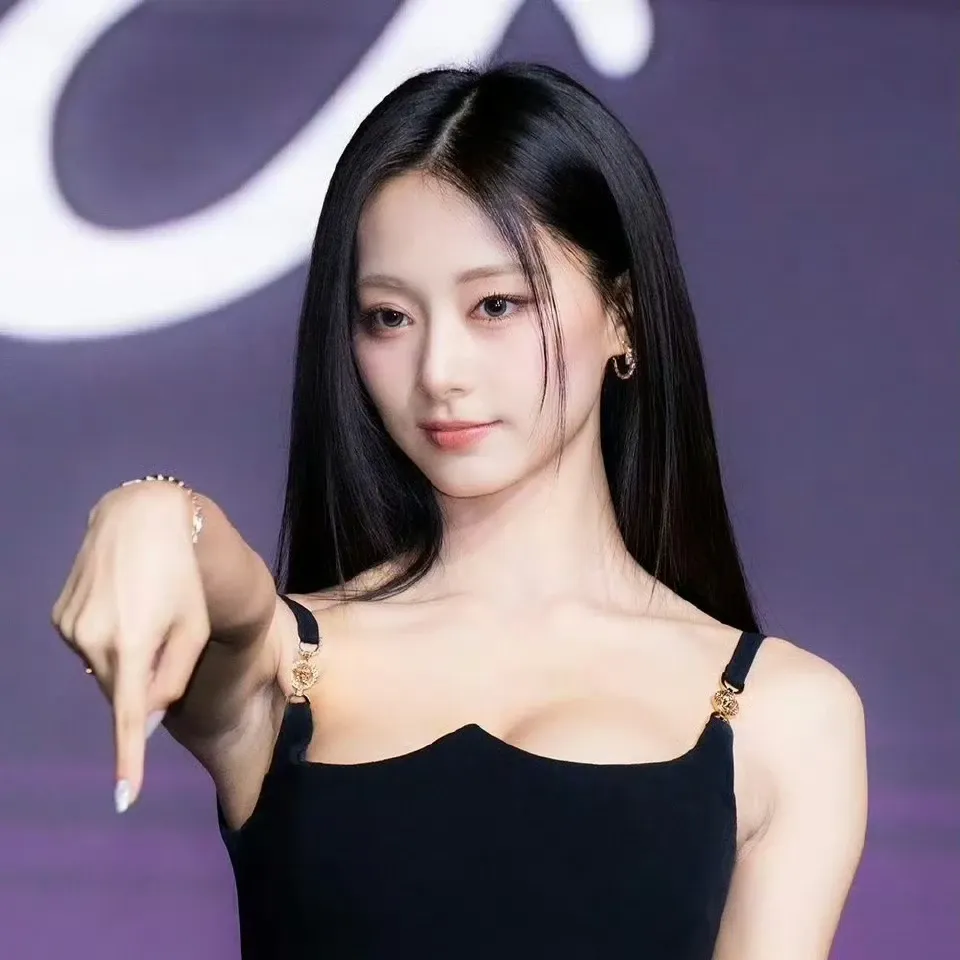 Foto terbaru Tzuyu (TWICE)