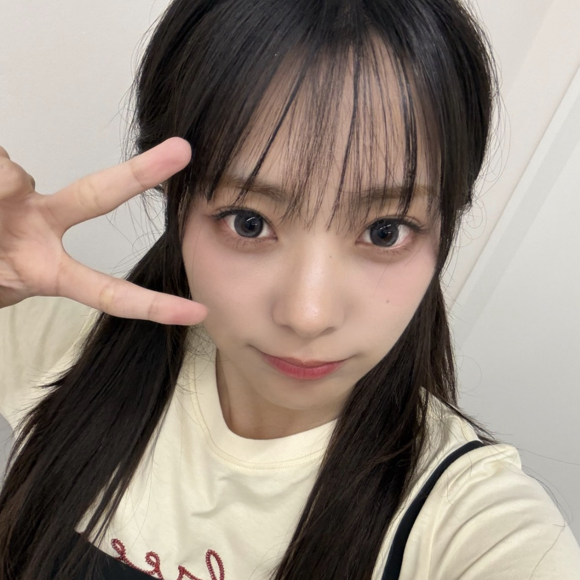 Recent activity shot of Siyeon (QWER)