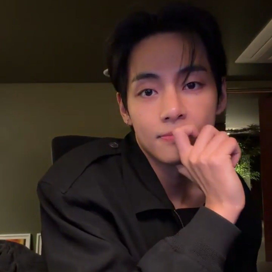 A moment captured by V (BTS)'s fan