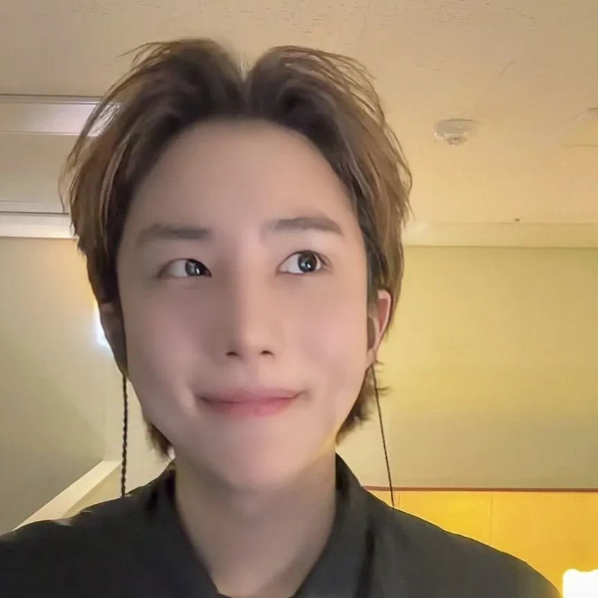 Behind-the-scenes cut of Wow (A.C.E)