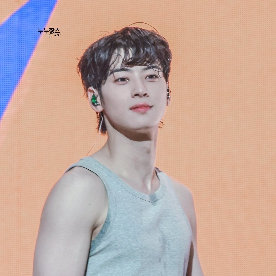 A moment captured by Eunwoo (ASTRO)'s fan