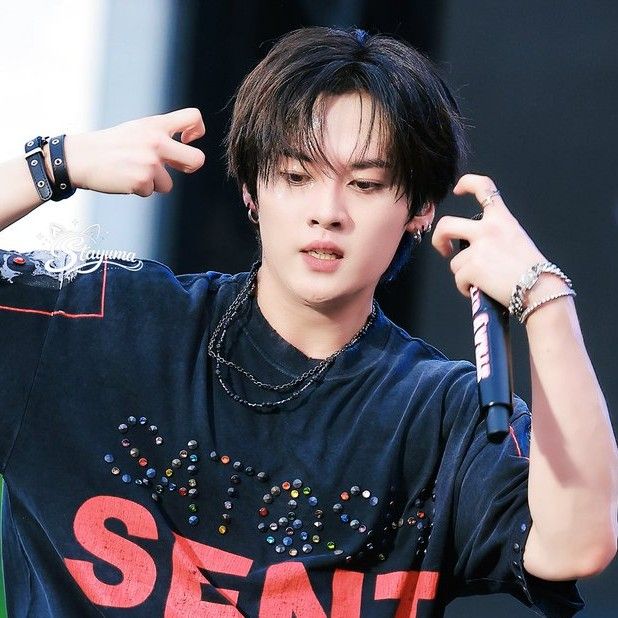 Latest photo of Lee Know (Stray Kids)
