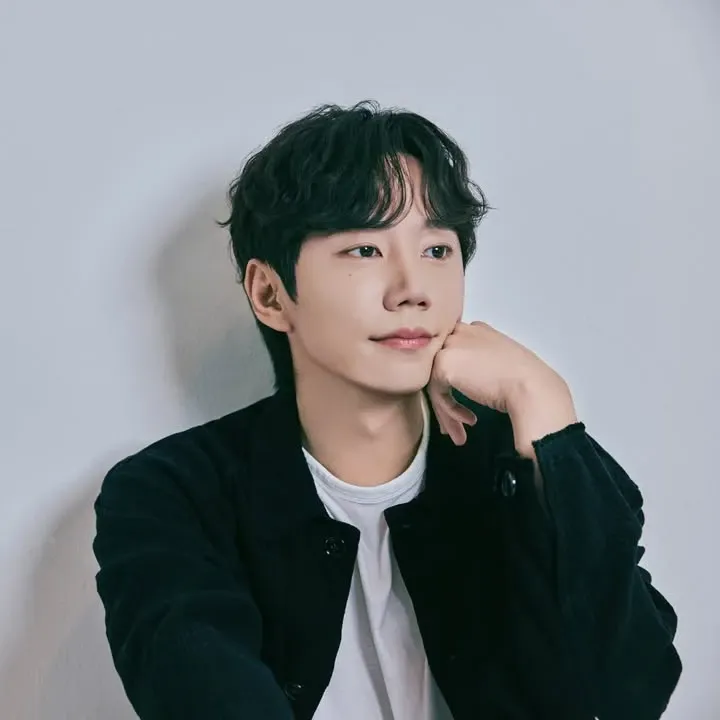 Recent activity shot of Lee Junyoung