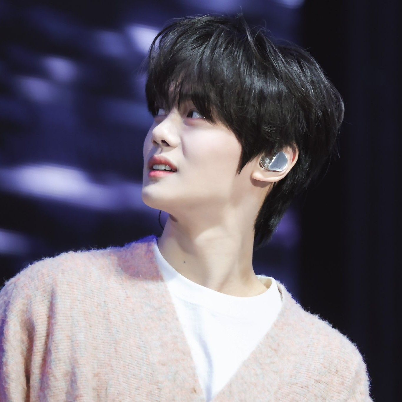 Behind-the-scenes cut of Kim Gyuvin