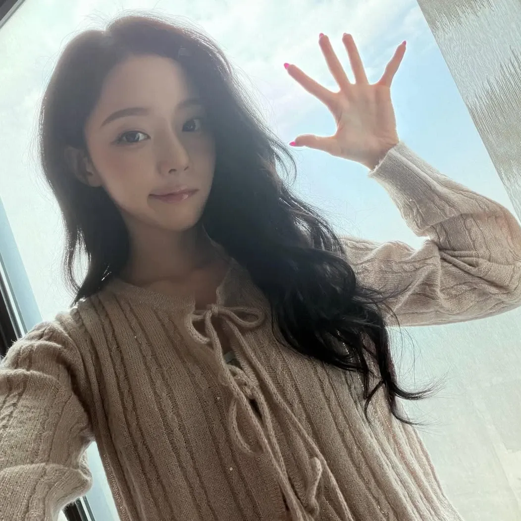 Recent activity shot of Winter (aespa)