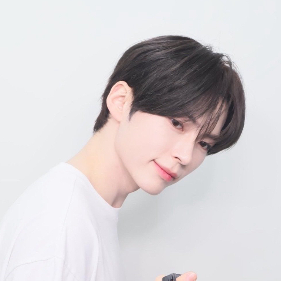 ソン・ハンビン (ZEROBASEONE)の舞台裏ショット