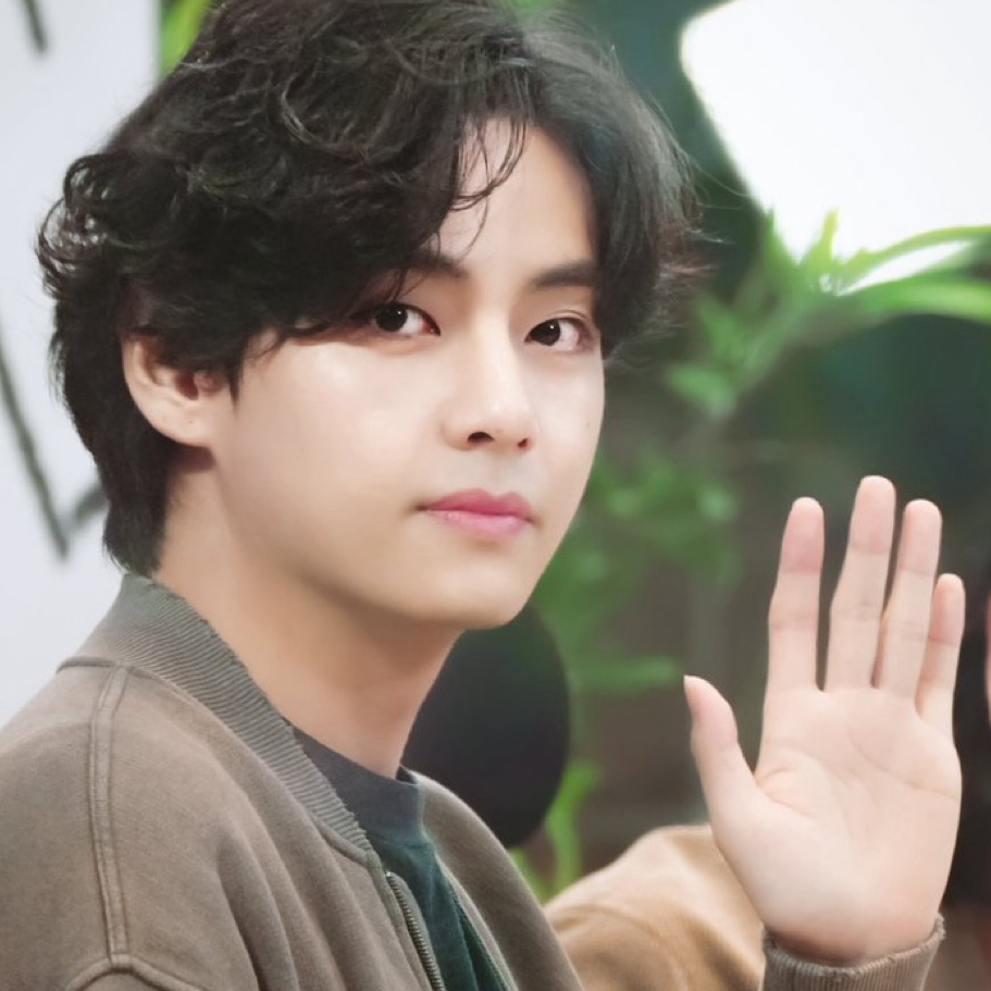 Foto terbaru V (BTS)