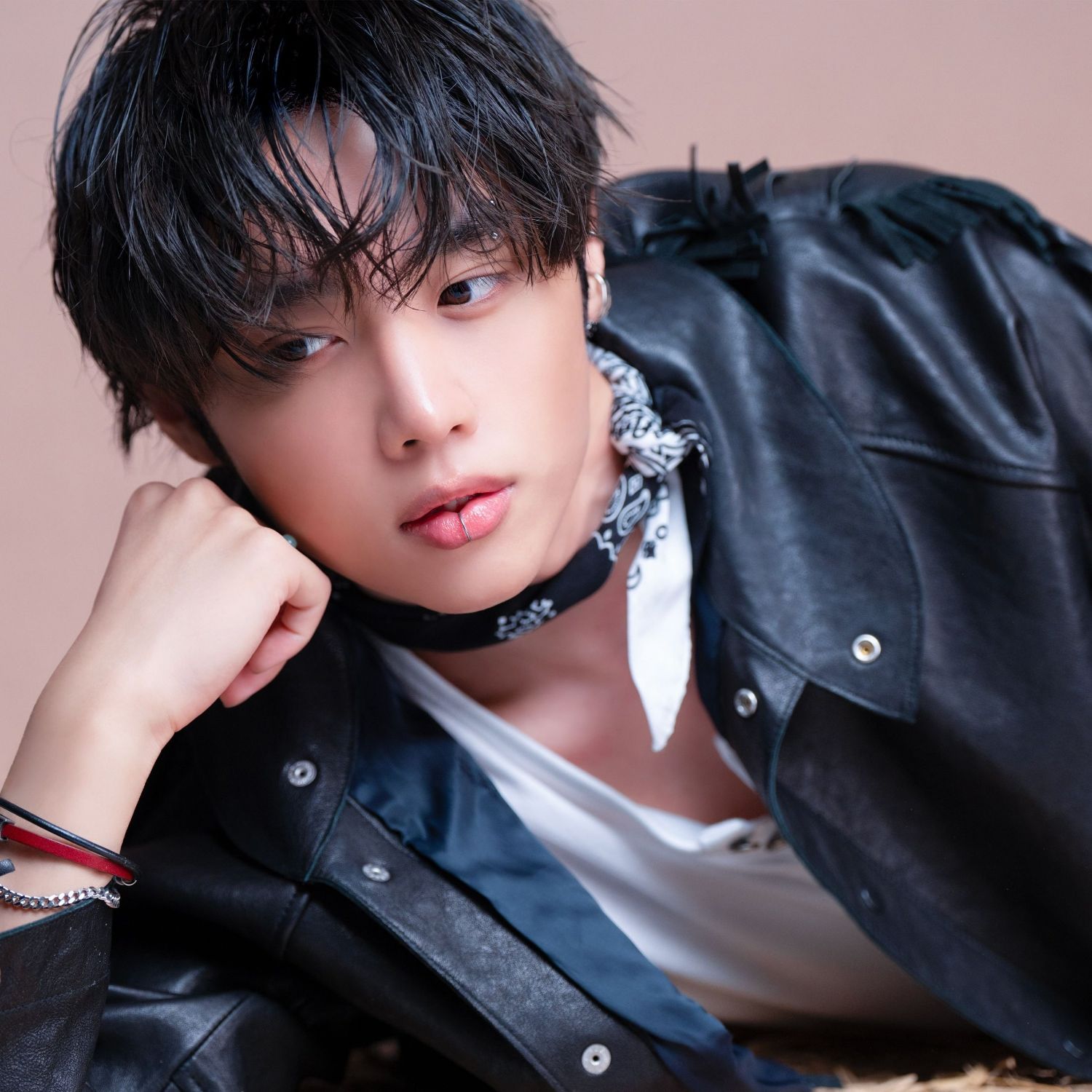 Behind-the-scenes cut of Sunwoo (THE BOYZ)