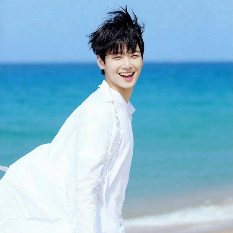Latest photo of Eunwoo (ASTRO)