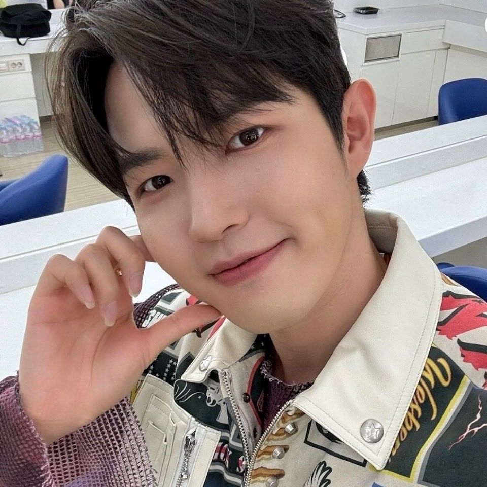 Behind-the-scenes cut of Kim Jaehwan