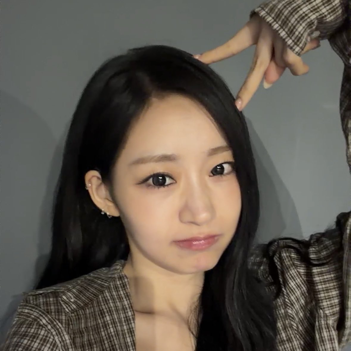 Recent activity shot of Julie (KISS OF LIFE)