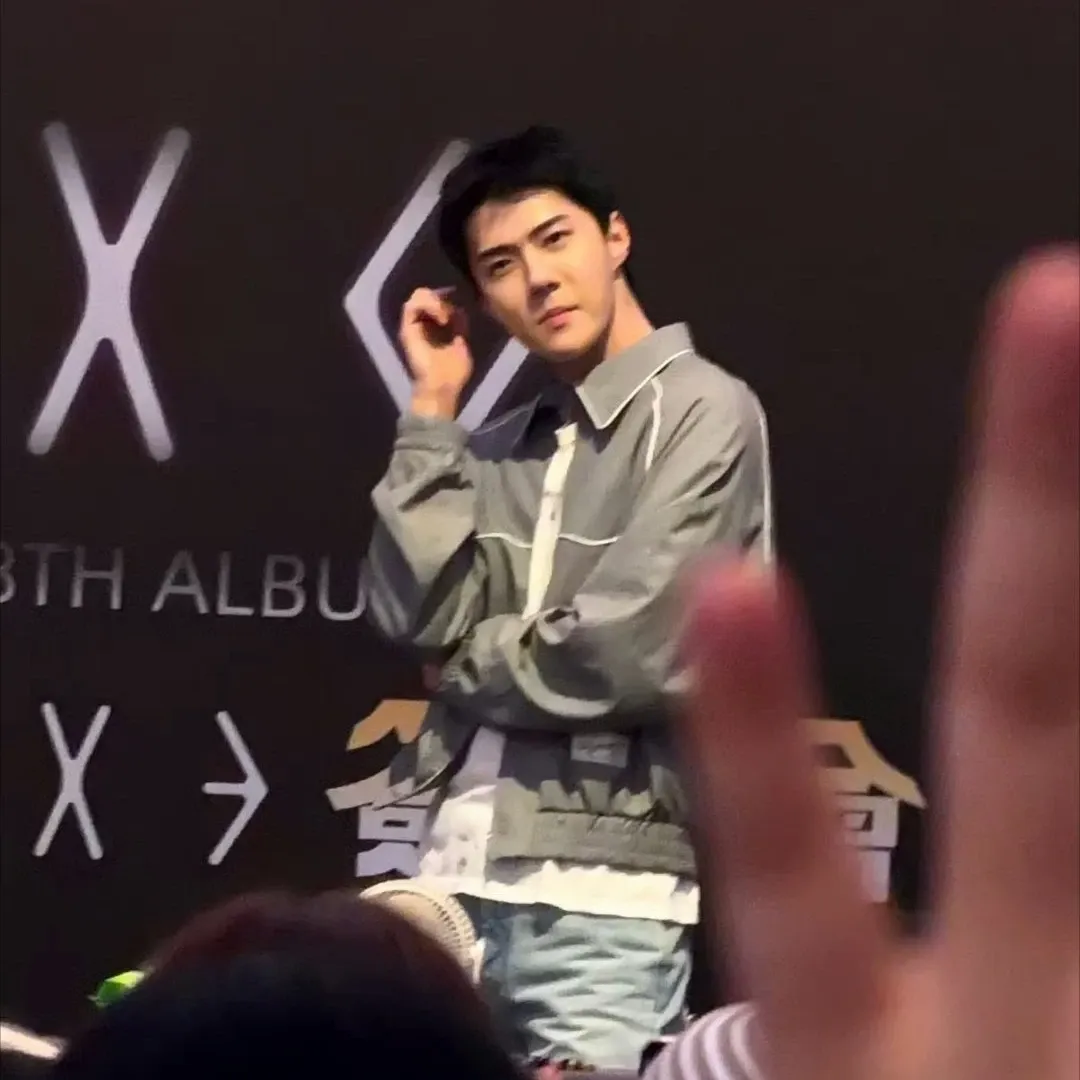 Behind-the-scenes cut of Sehun (EXO)