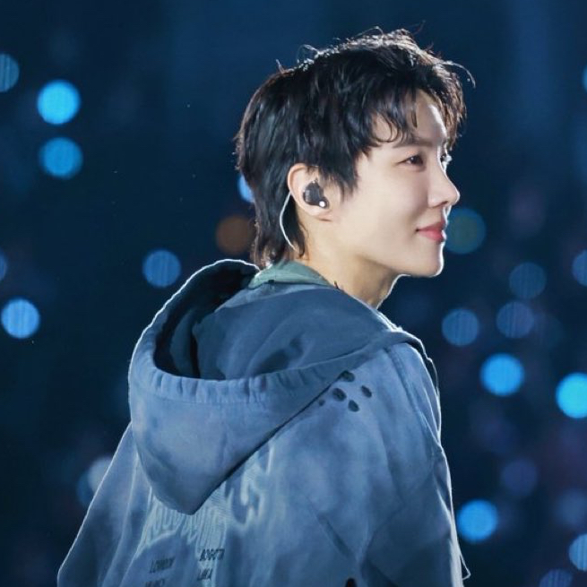 제이홉 (방탄소년단)의 최신 사진