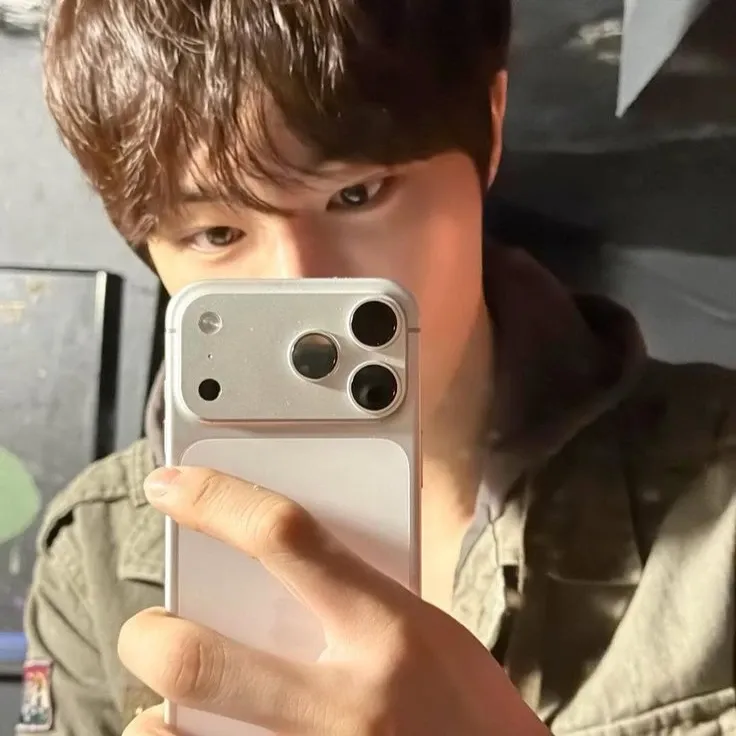 Behind-the-scenes cut of Hyunsuk (CIX)