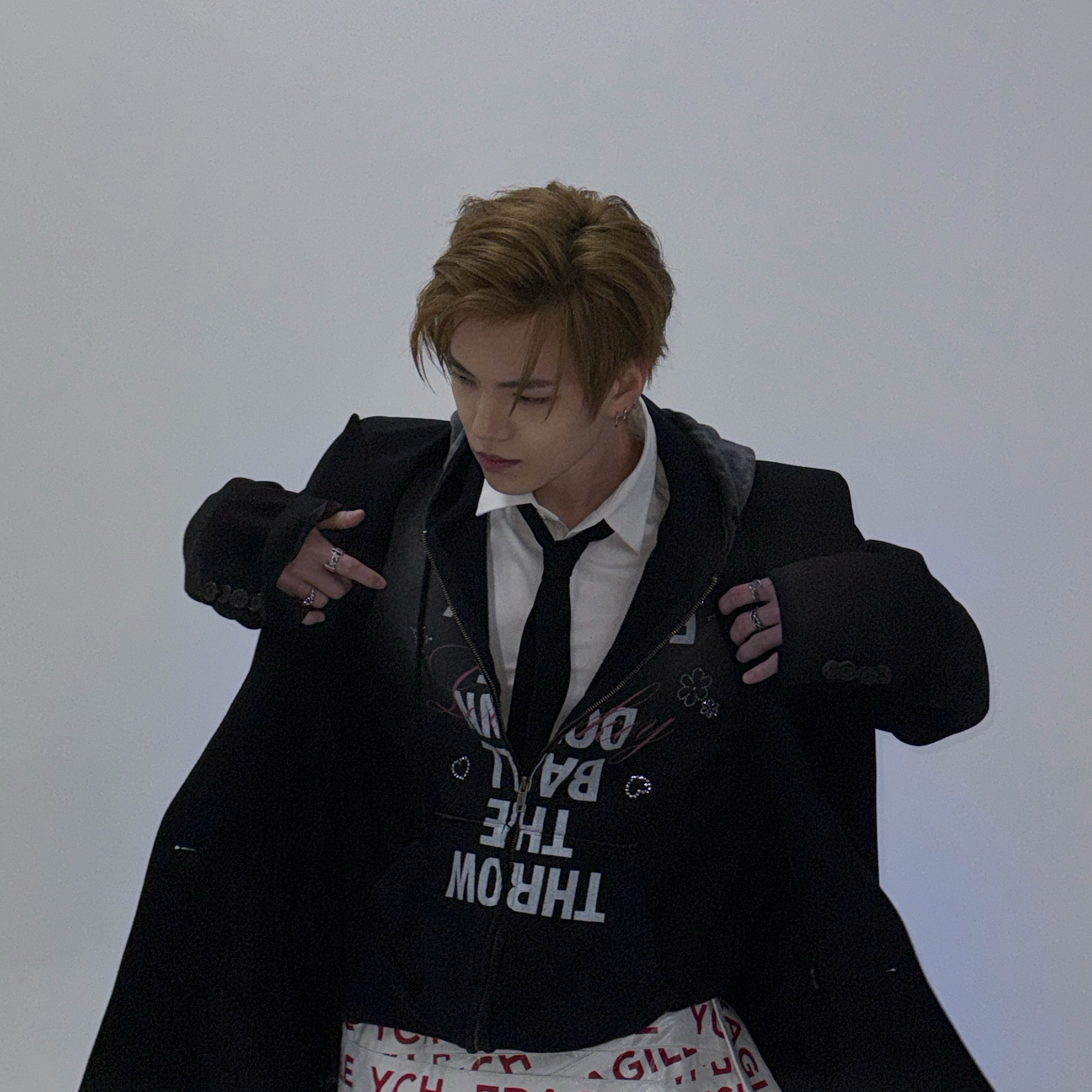 Behind-the-scenes cut of Gyehyeon (VERIVERY)