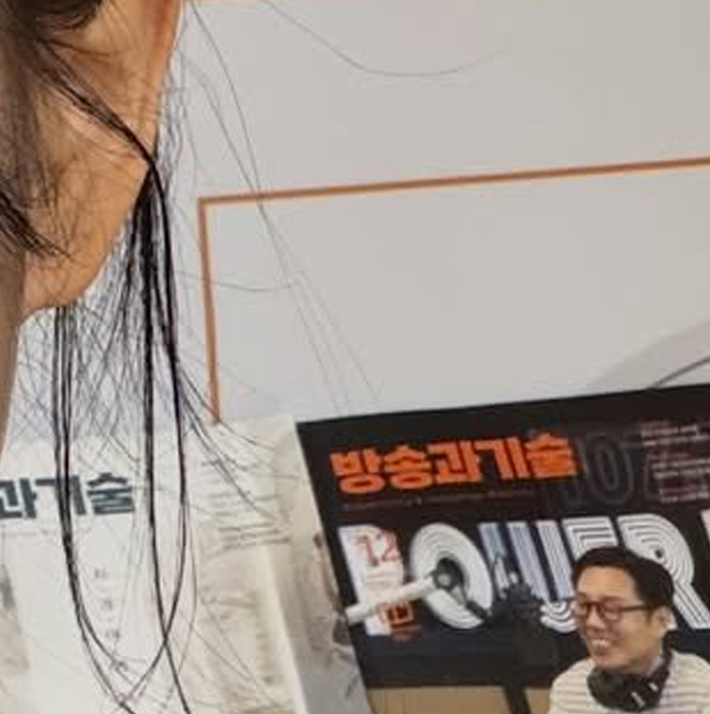 Behind-the-scenes cut of HyunJin (Loossemble)