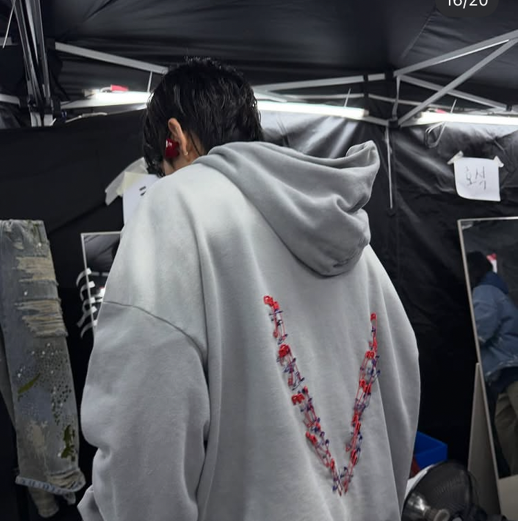 뷔 (방탄소년단)의 비하인드 컷