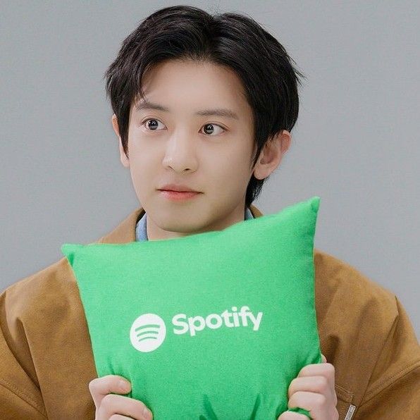 Recent activity shot of Chanyeol (EXO)