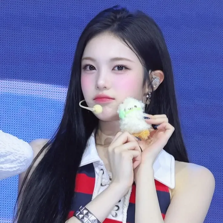 A moment captured by Ian (Hearts2Hearts)'s fan