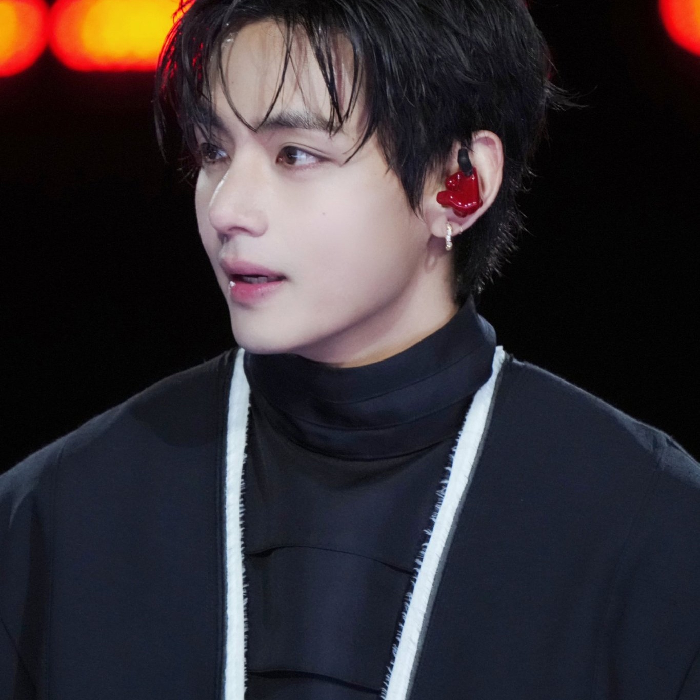 Foto aktivitas terbaru V (BTS)