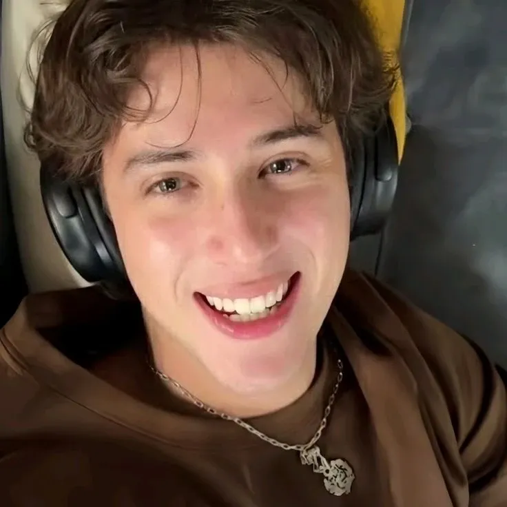 Behind-the-scenes cut of Alejandro (SANTOS BRAVOS)